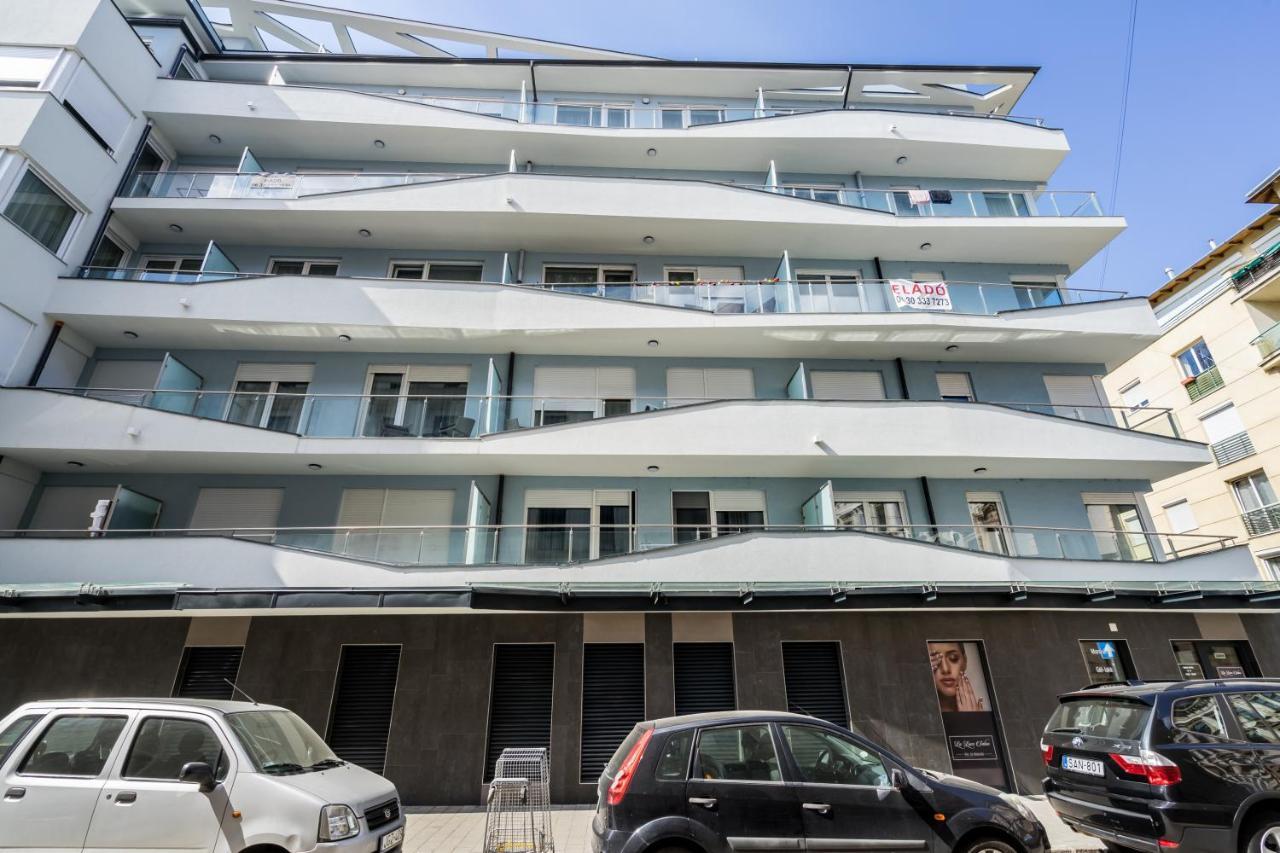 Bpr Galactic Empire Home With Balcony บูดาเปสต์ ภายนอก รูปภาพ